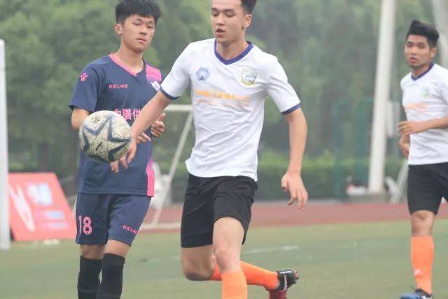 西甲-莱万哑火贝克尔制胜 巴萨0-1皇家社会