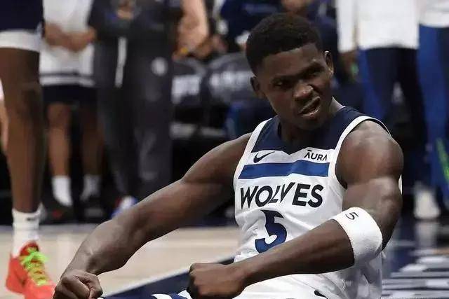 郭艾伦5分广州负同曦 孙铭徽20分广厦负北控